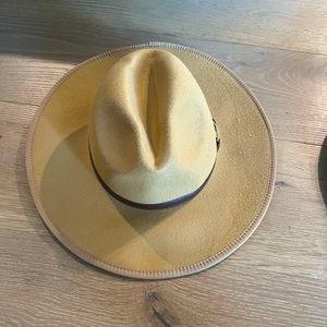 Mommy and me 2 Tan felt hats Janie and Jack